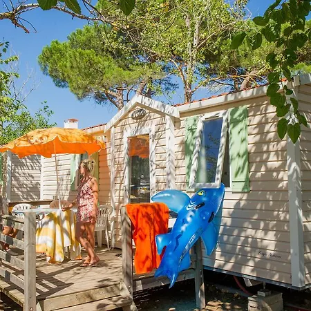 Camping Camping Sunissim Le Petit Mousse By Locatour Vias